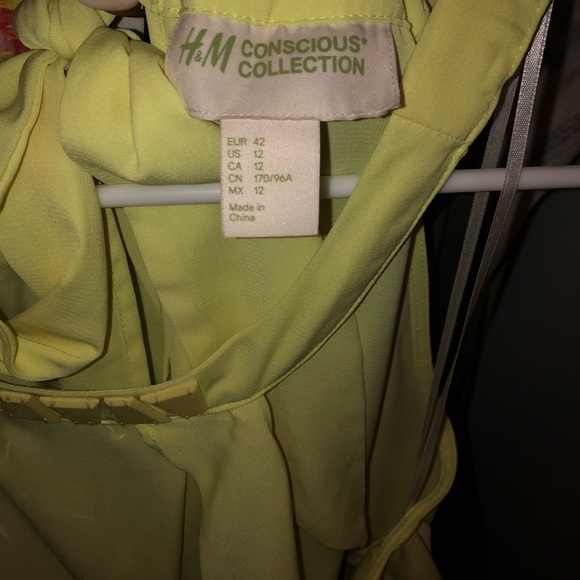 Halter dress - Picture 3 of 7